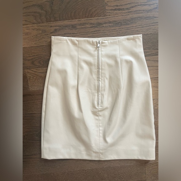 H&M High Waisted Pleather Skirt - Picture 5 of 5